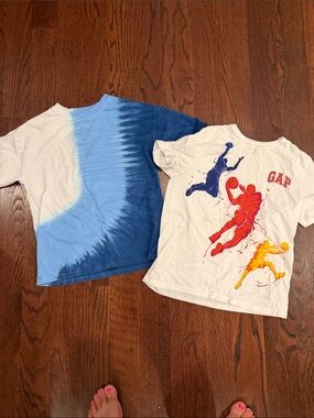 GAP White Kids Basketball Graphic Tee with Red, Blue, Yellow Players